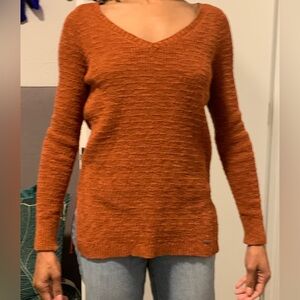 Hollister Women's V-Neck Knit Sweater in Warm Rust Women’s Size S